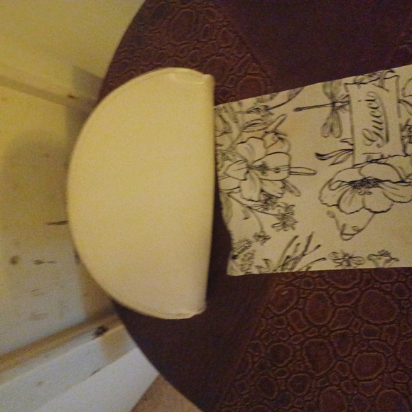 White gucci sunglass case - Picture 4 of 7